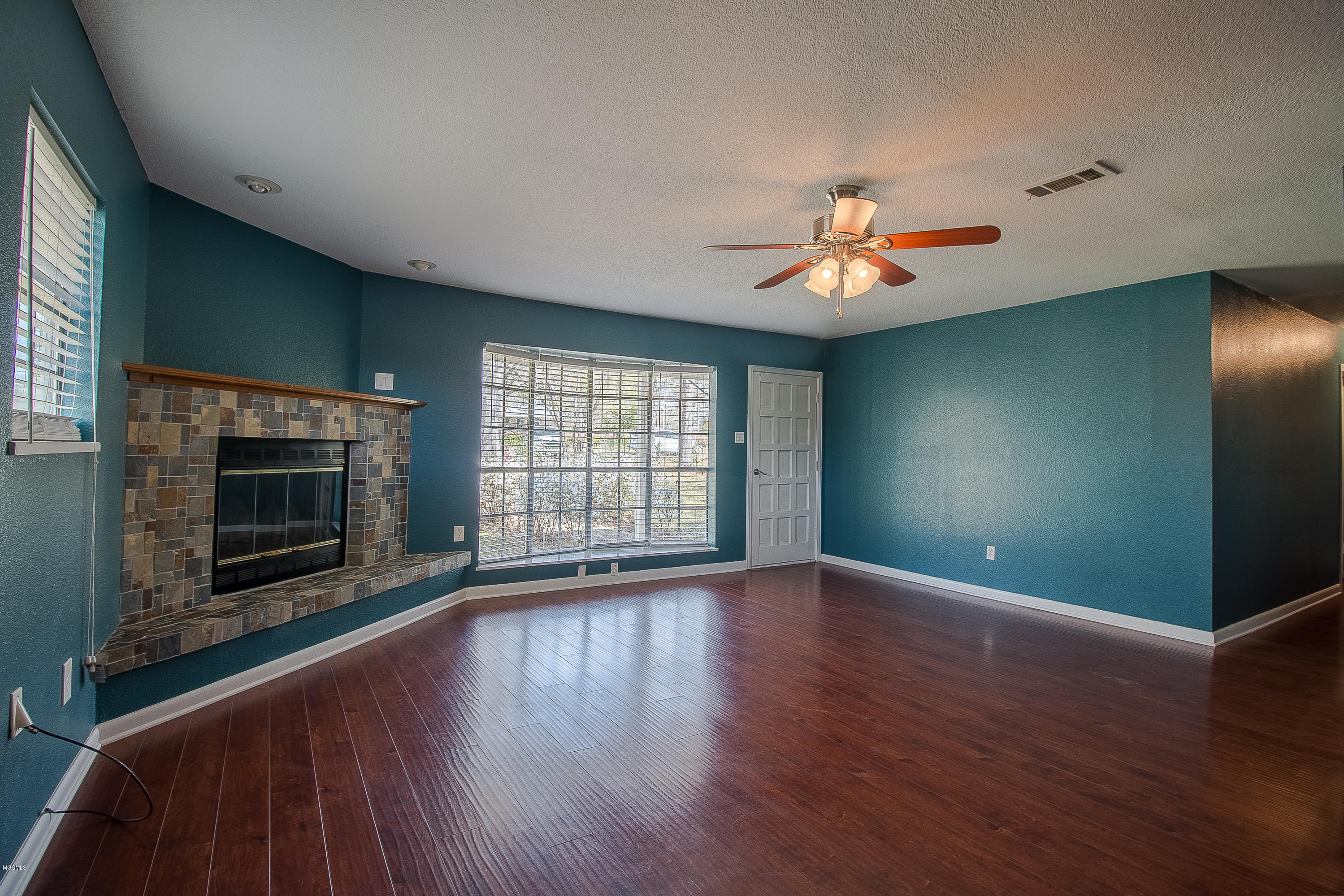 23367 South Pinecrest Road Saucier, MS 39574 - Photo 16 of 24 23367 S Pinecrest Road-livingroom2