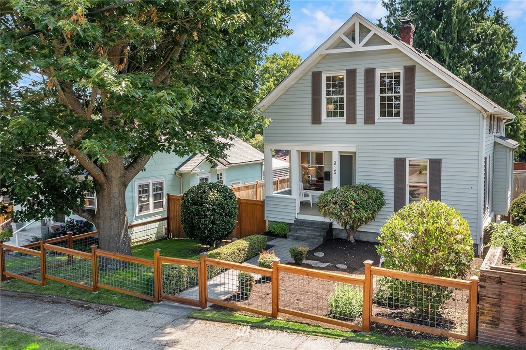 915 North 75th Street Seattle, WA 98103 - Photo 1 of 31 Gallery Image 1