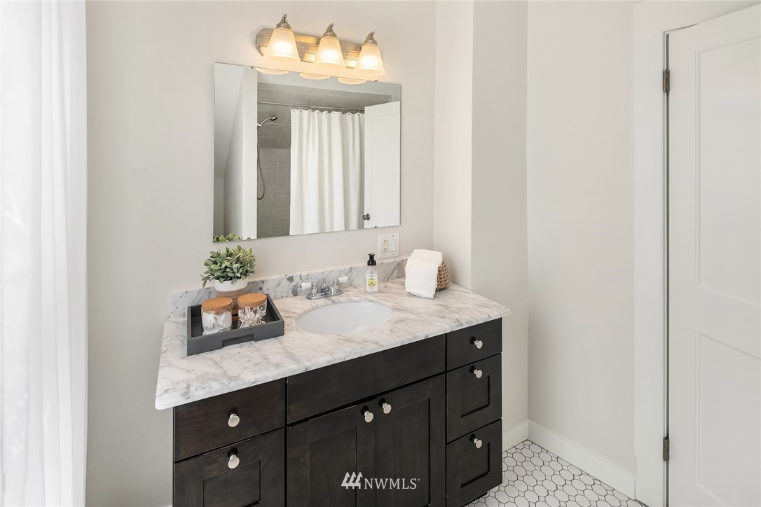 915 North 75th Street Seattle, WA 98103 - Photo 19 of 31 Gallery Image 19
