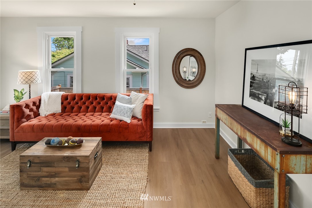 915 North 75th Street Seattle, WA 98103 - Photo 3 of 31 Gallery Image 3