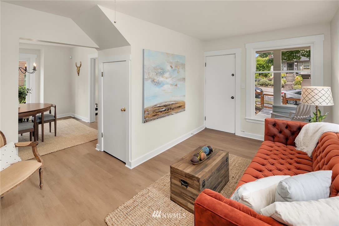 915 North 75th Street Seattle, WA 98103 - Photo 5 of 31 Gallery Image 5