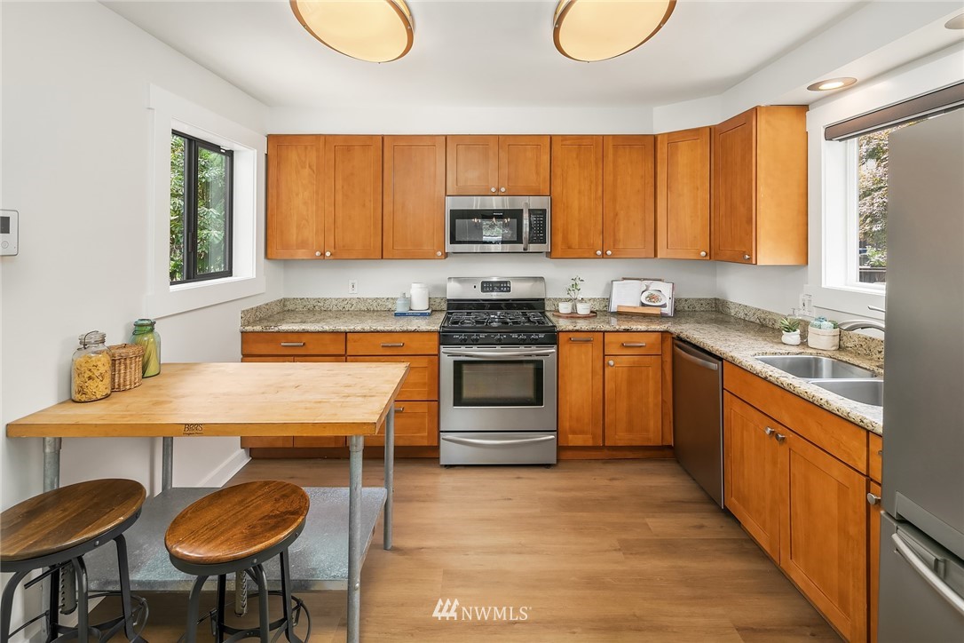 915 North 75th Street Seattle, WA 98103 - Photo 6 of 31 Gallery Image 6