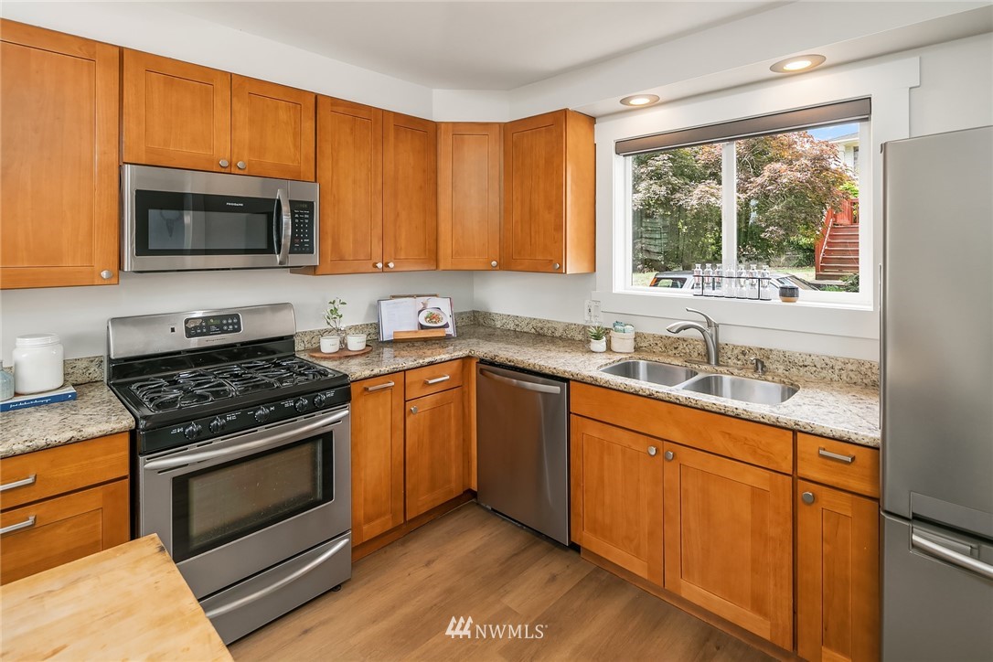 915 North 75th Street Seattle, WA 98103 - Photo 7 of 31 Gallery Image 7