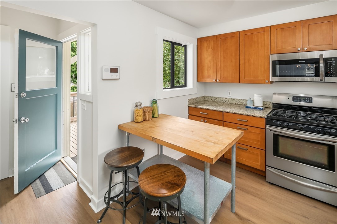 915 North 75th Street Seattle, WA 98103 - Photo 8 of 31 Gallery Image 8