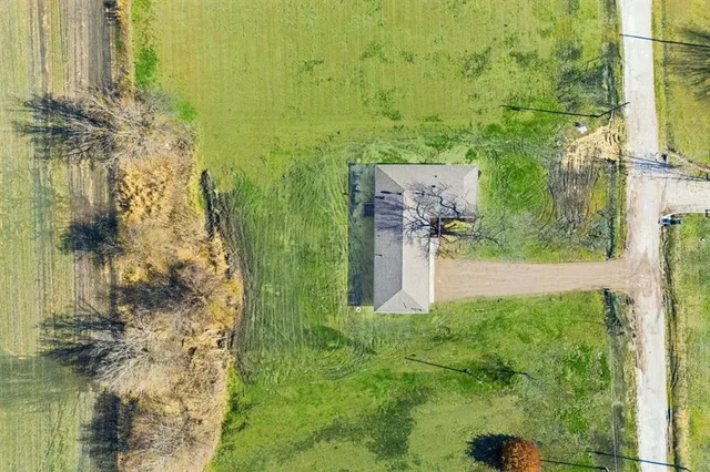 a view of yard from a balcony