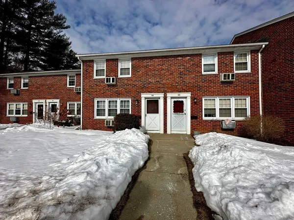 $1,950 | 540 Granby Road, Unit 98, South Hadley, MA 01075