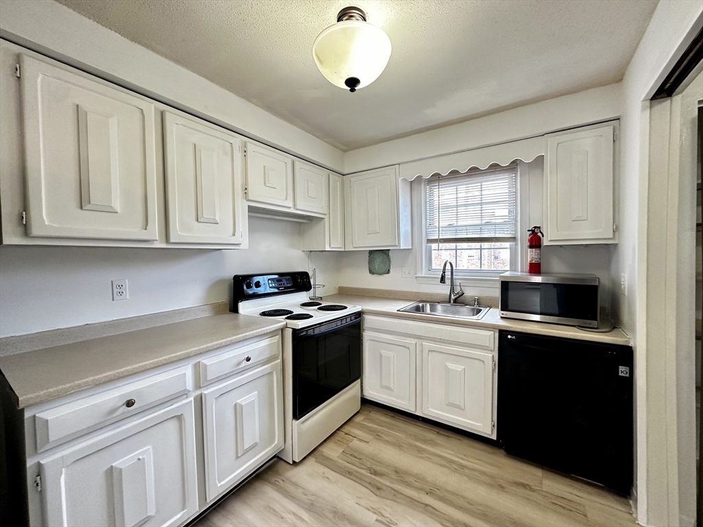 540 Granby Road, Unit 98 South Hadley, MA 01075 - Photo 5 of 26