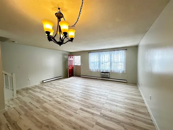 $1,950 | 540 Granby Road, Unit 98, South Hadley, MA 01075