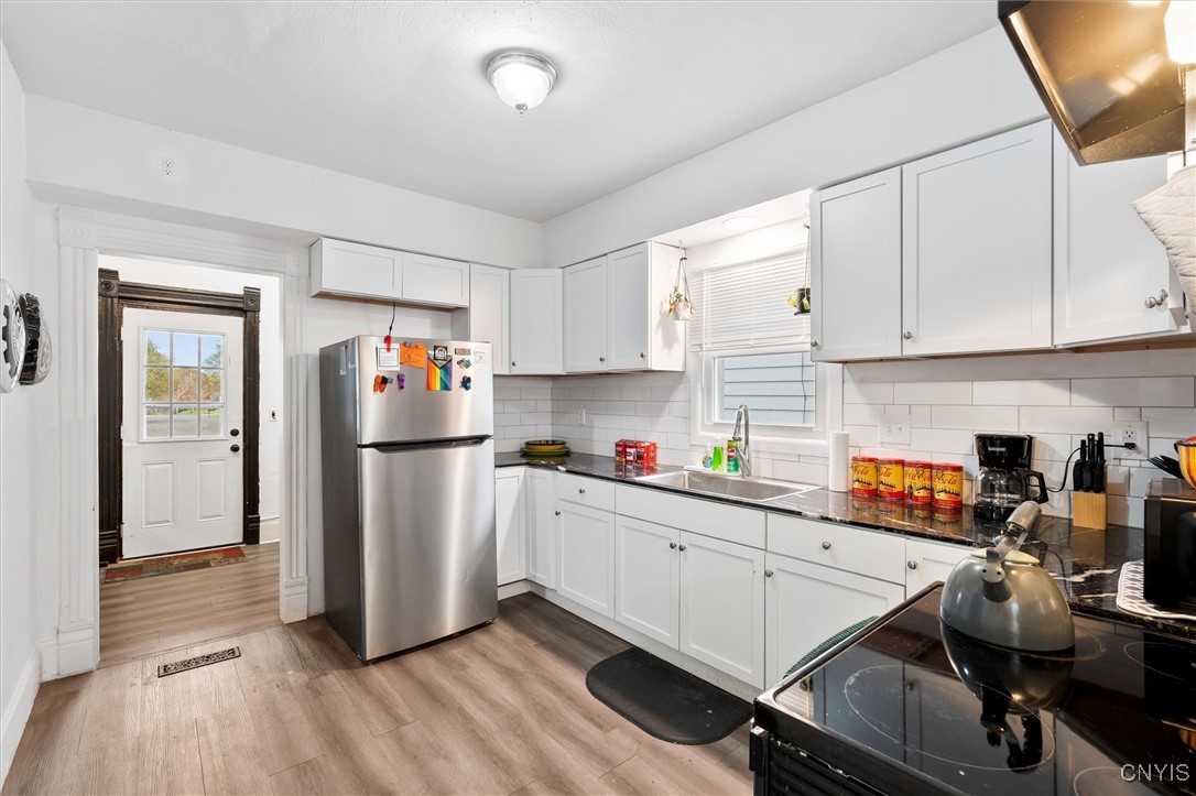 945 Oak Street Syracuse, NY 13203 - Photo 11 of 24