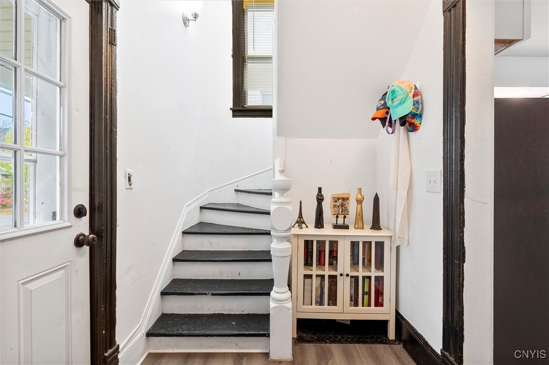 945 Oak Street Syracuse, NY 13203 - Photo 4 of 24