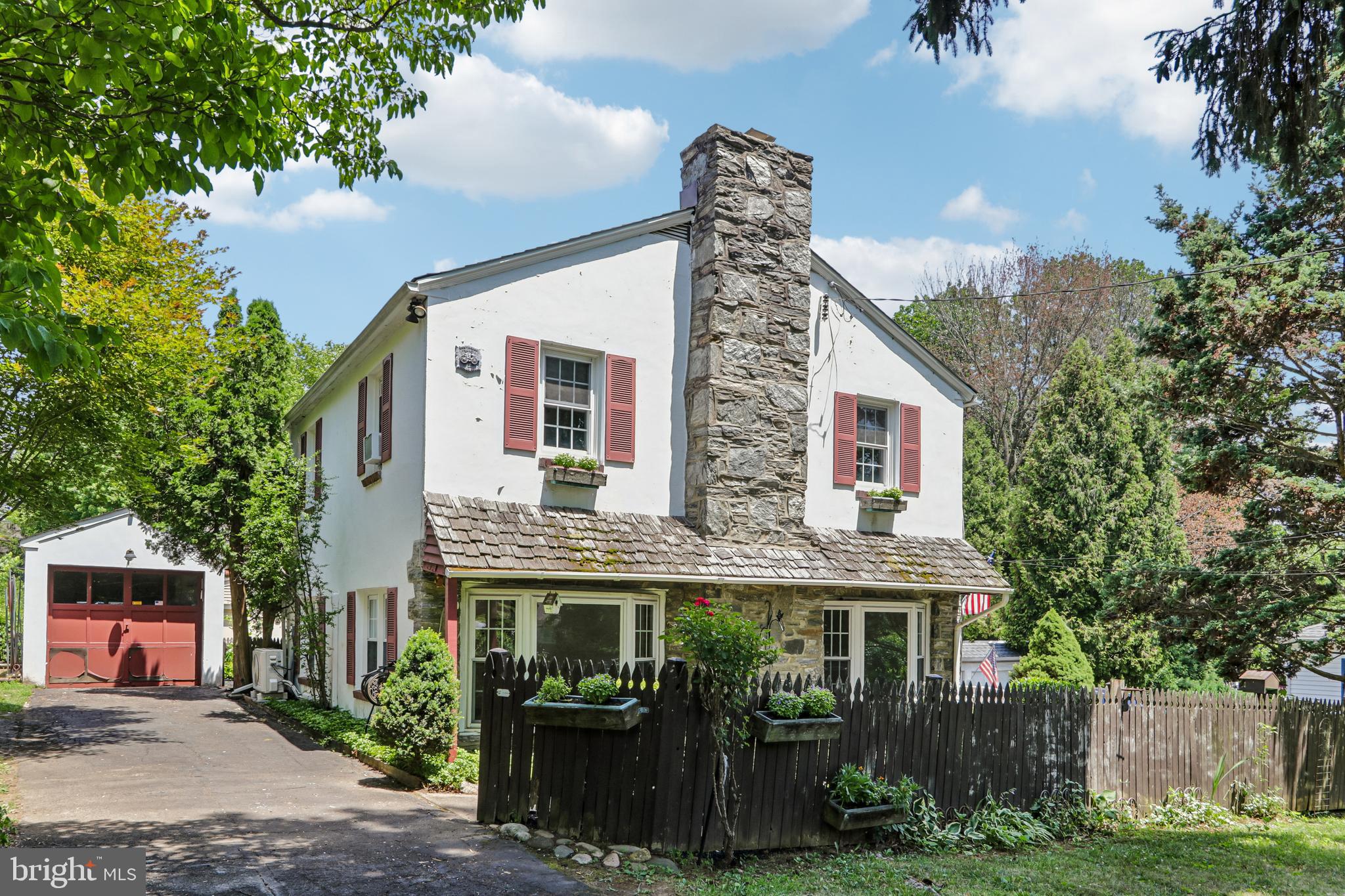 647 Pinney Road Huntingdon Valley, PA 19006 - Photo 1 of 41 Charming Front Exterior