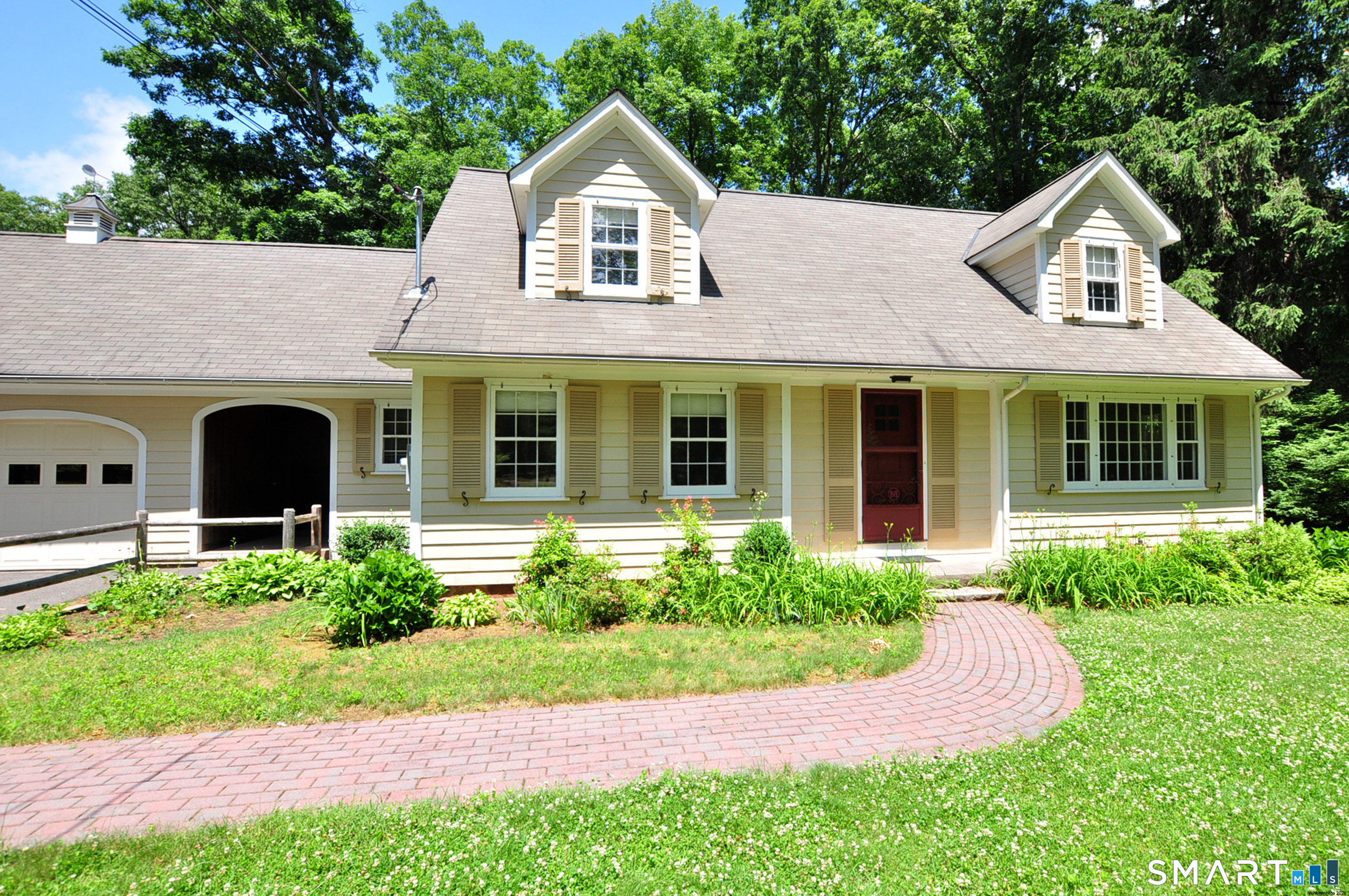 220 Arch Road Avon, CT 06001 - Photo 3 of 32