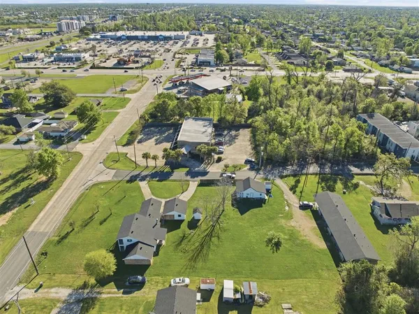 $1,200,000 | 1905 West Prien Lake Road, Lake Charles, LA 70605