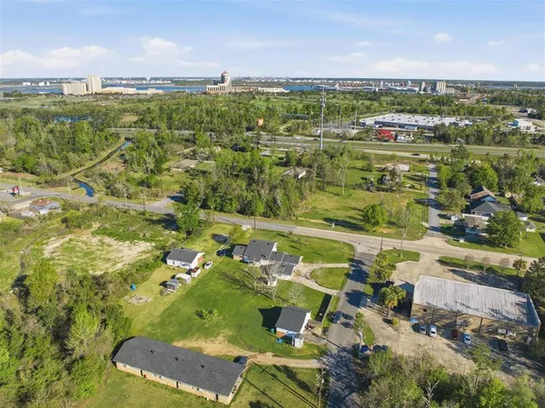 $1,200,000 | 1905 West Prien Lake Road, Lake Charles, LA 70605