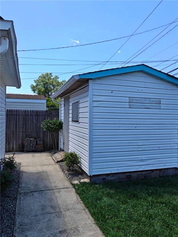 82 Lantern Road Hicksville, NY 11801 - Photo 11 of 28
