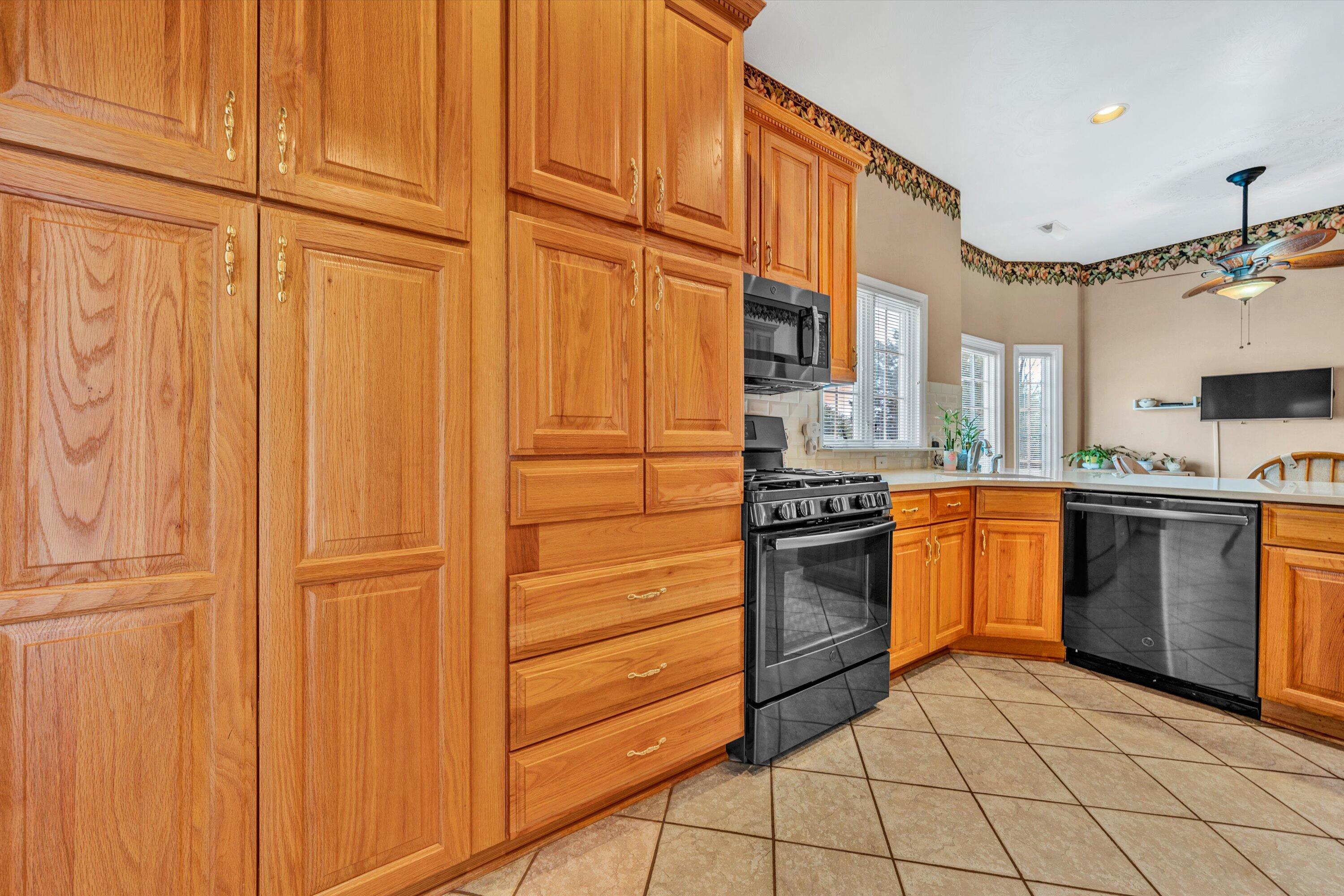20 Stripers Landing Road Moneta, VA 24121 - Photo 11 of 33 11-022220240022