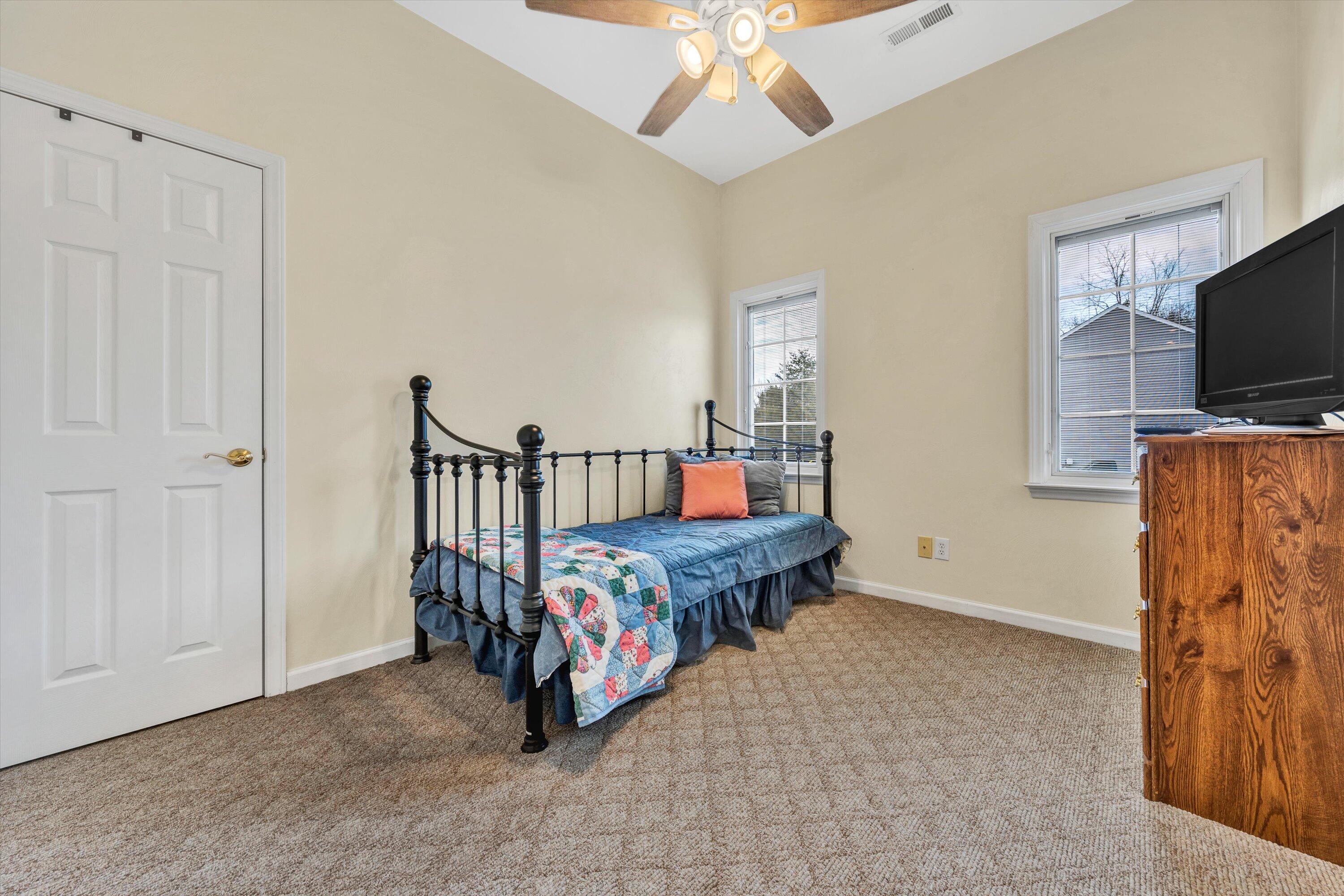 20 Stripers Landing Road Moneta, VA 24121 - Photo 23 of 33 23-022220240006