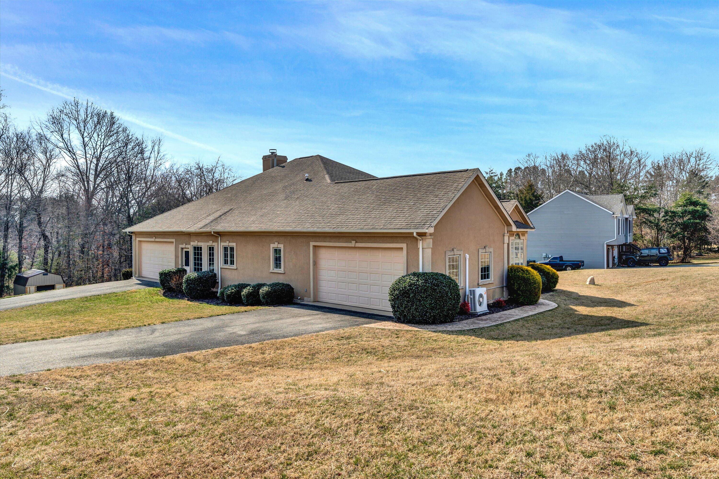 20 Stripers Landing Road Moneta, VA 24121 - Photo 3 of 33 03-022220240032