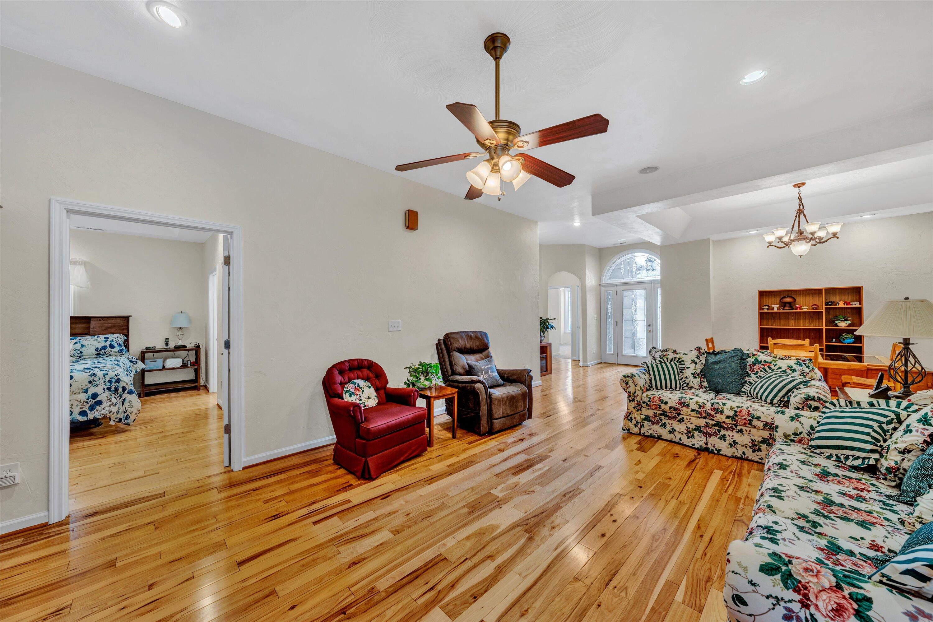 20 Stripers Landing Road Moneta, VA 24121 - Photo 9 of 33 09-022220240005