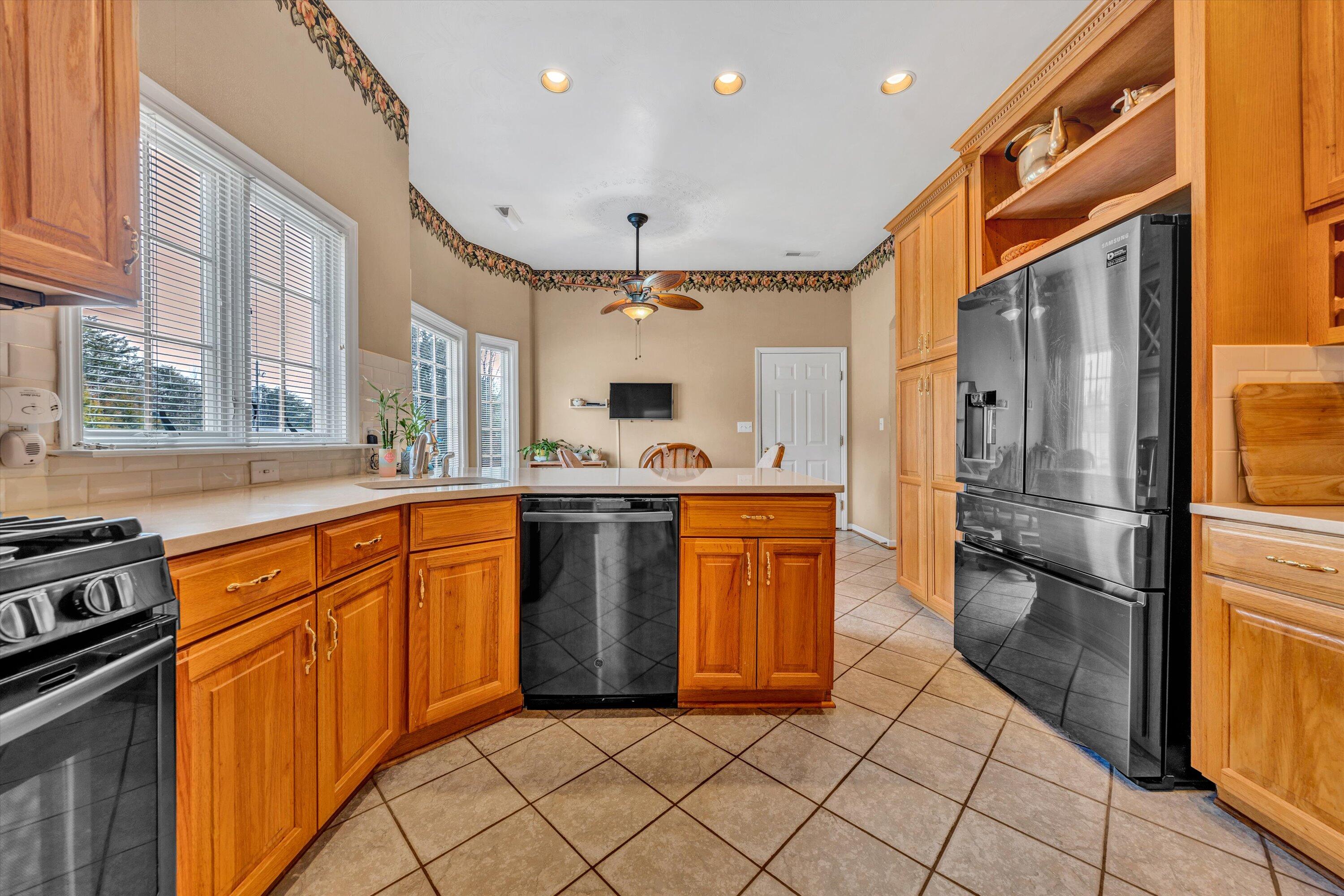 20 Stripers Landing Road Moneta, VA 24121 - Photo 10 of 33 10-022220240023