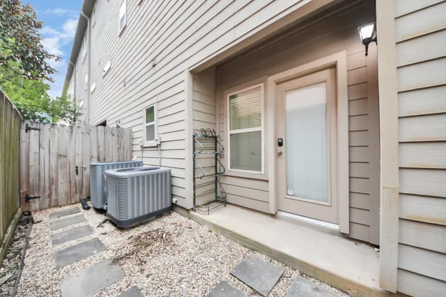 $2,790 | 5526 Crooms Street, Houston, TX 77007