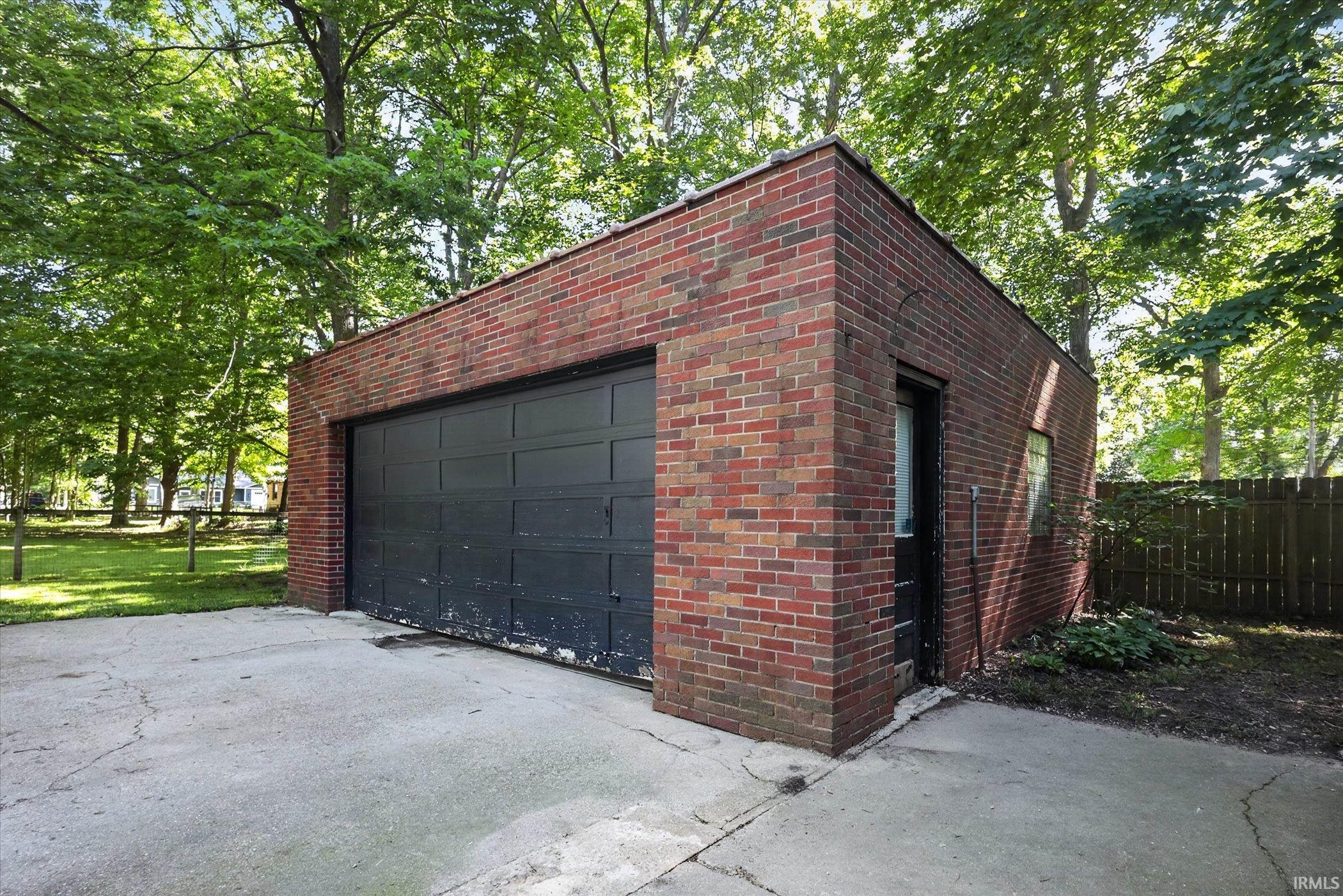2111 Bashor Road Goshen, IN 46526 - Photo 5 of 40