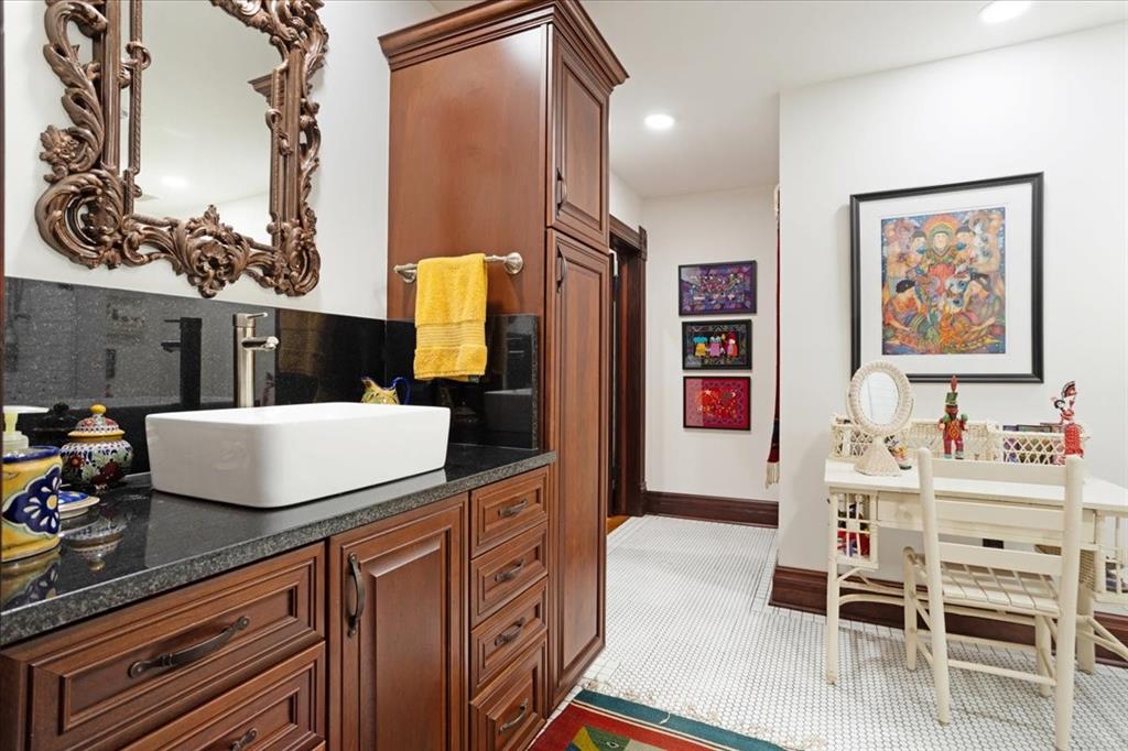 300 West 6th Street Bonham, TX 75418 - Photo 21 of 40 a living room with granite countertop furniture and a flat screen tv