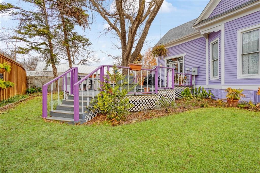 300 West 6th Street Bonham, TX 75418 - Photo 5 of 40 a view of a back yard