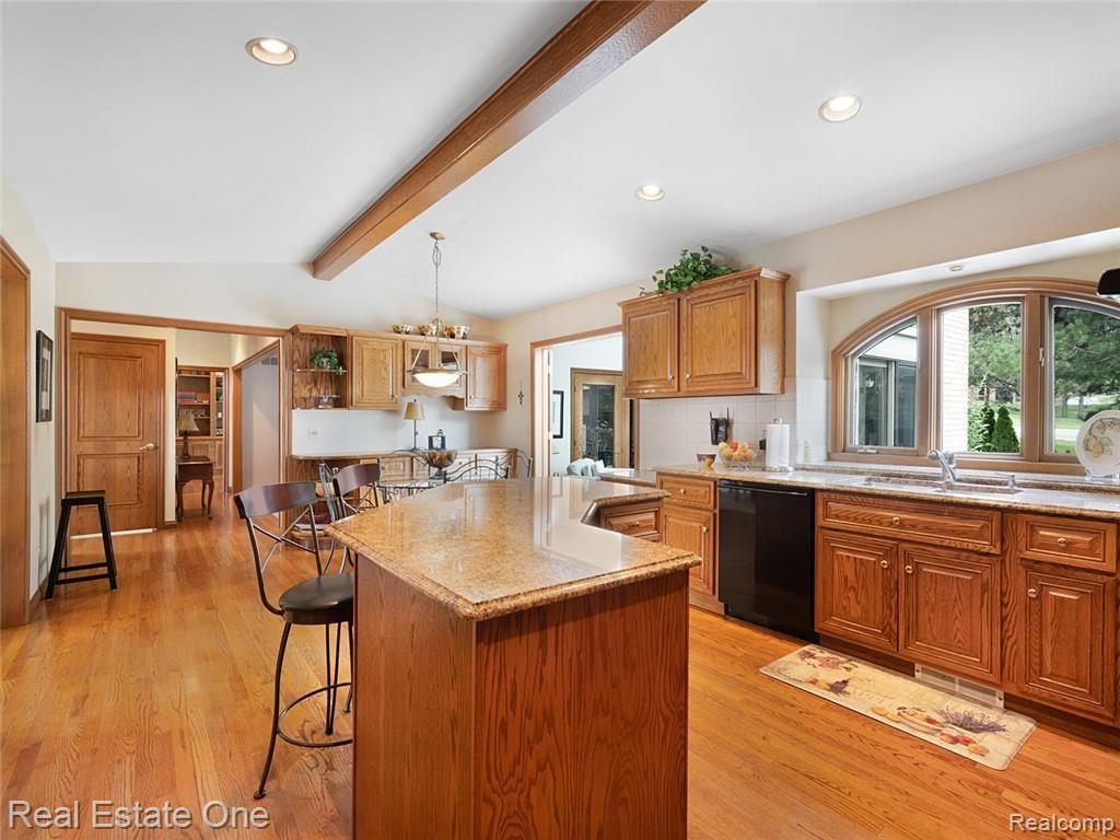 3068 Eastpointe Court Rochester Hills, MI 48306 - Photo 9 of 28