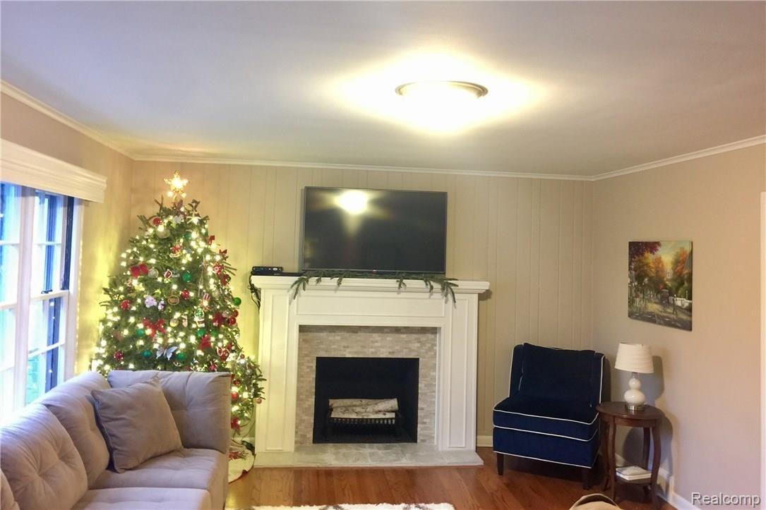 677 Shoreham Road Grosse Pointe, MI 48236 - Photo 16 of 32 LR3.jpg
