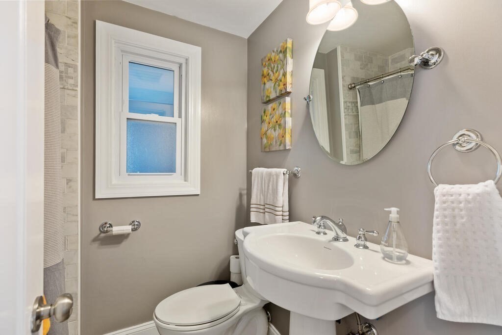 91 Ferncroft Road Milton, MA 02186 - Photo 13 of 29 Gallery Image 13