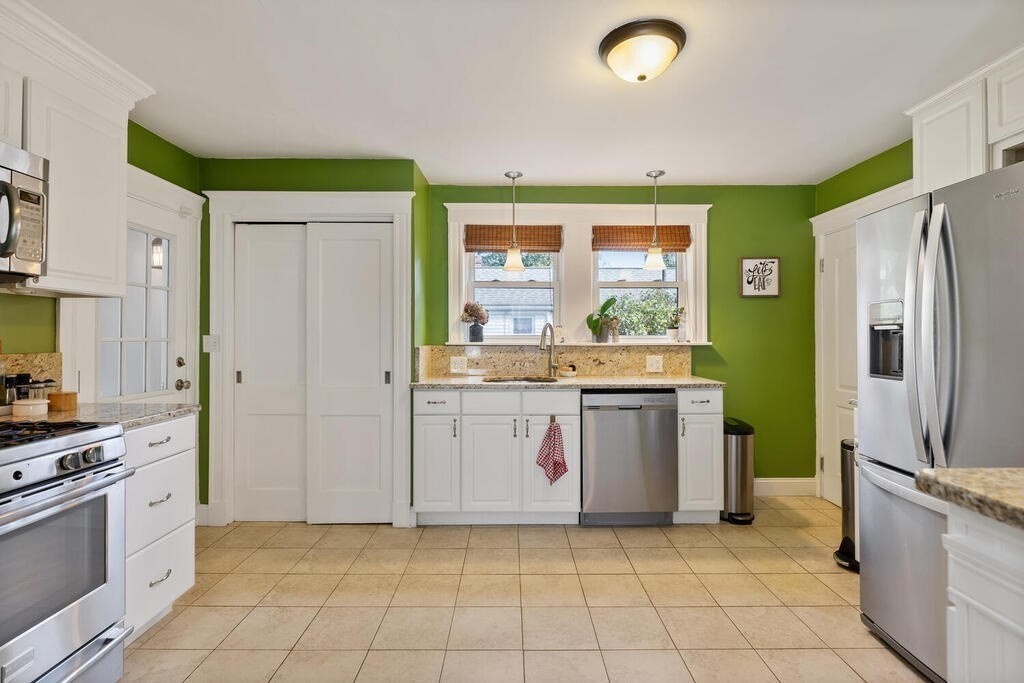 91 Ferncroft Road Milton, MA 02186 - Photo 8 of 29 Gallery Image 8