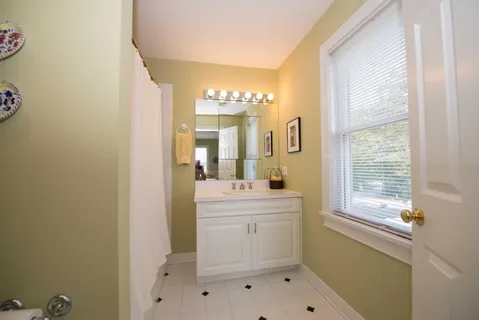 144 Coopers Farm Road, Southampton, NY 11968