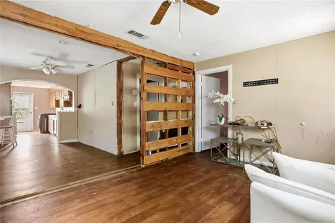 a view of a livingroom with furniture and a ceiling fan