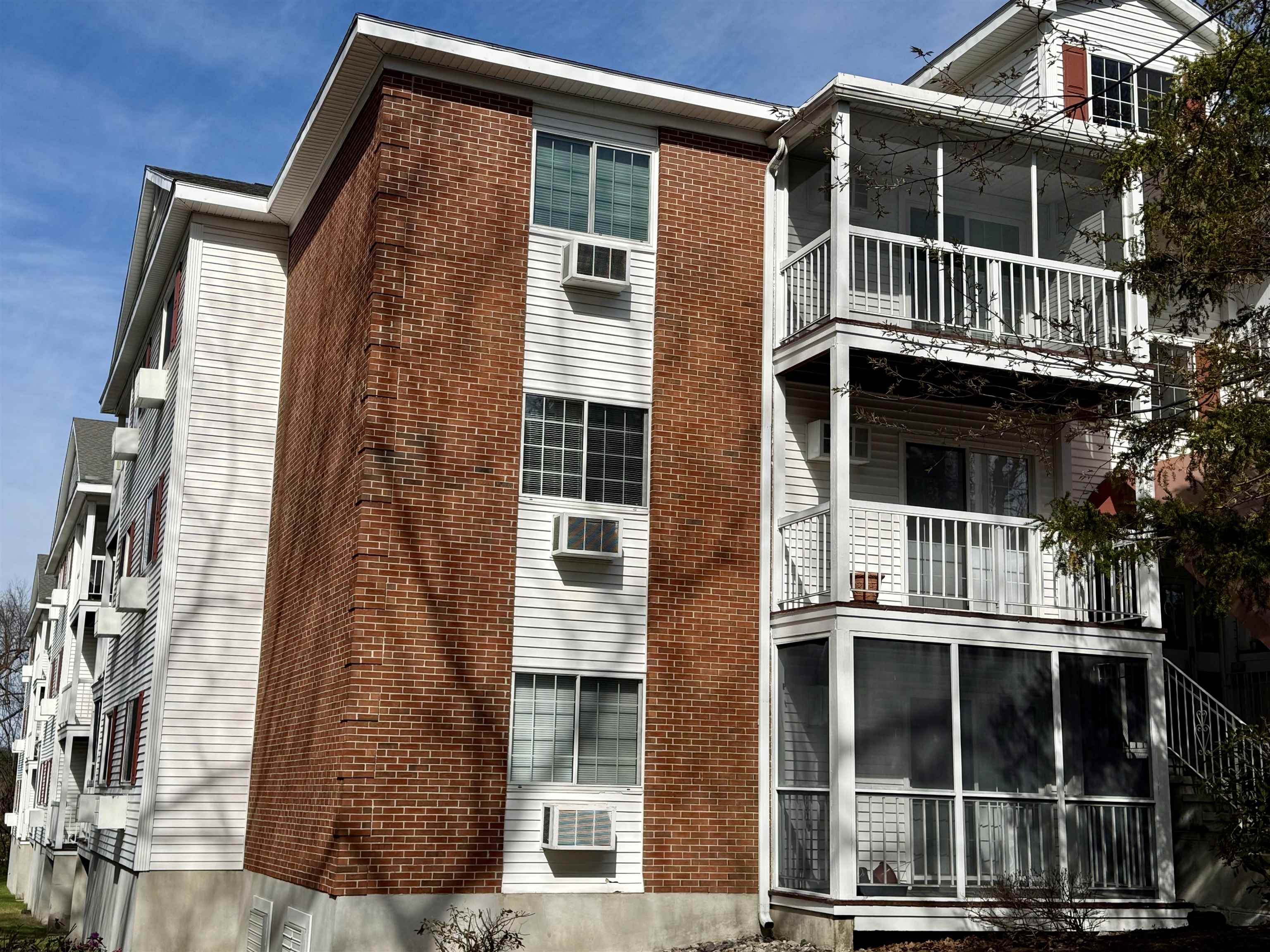 490 River Road, Unit 31 Manchester, NH 03104 - Photo 2 of 21 Gallery Image 2