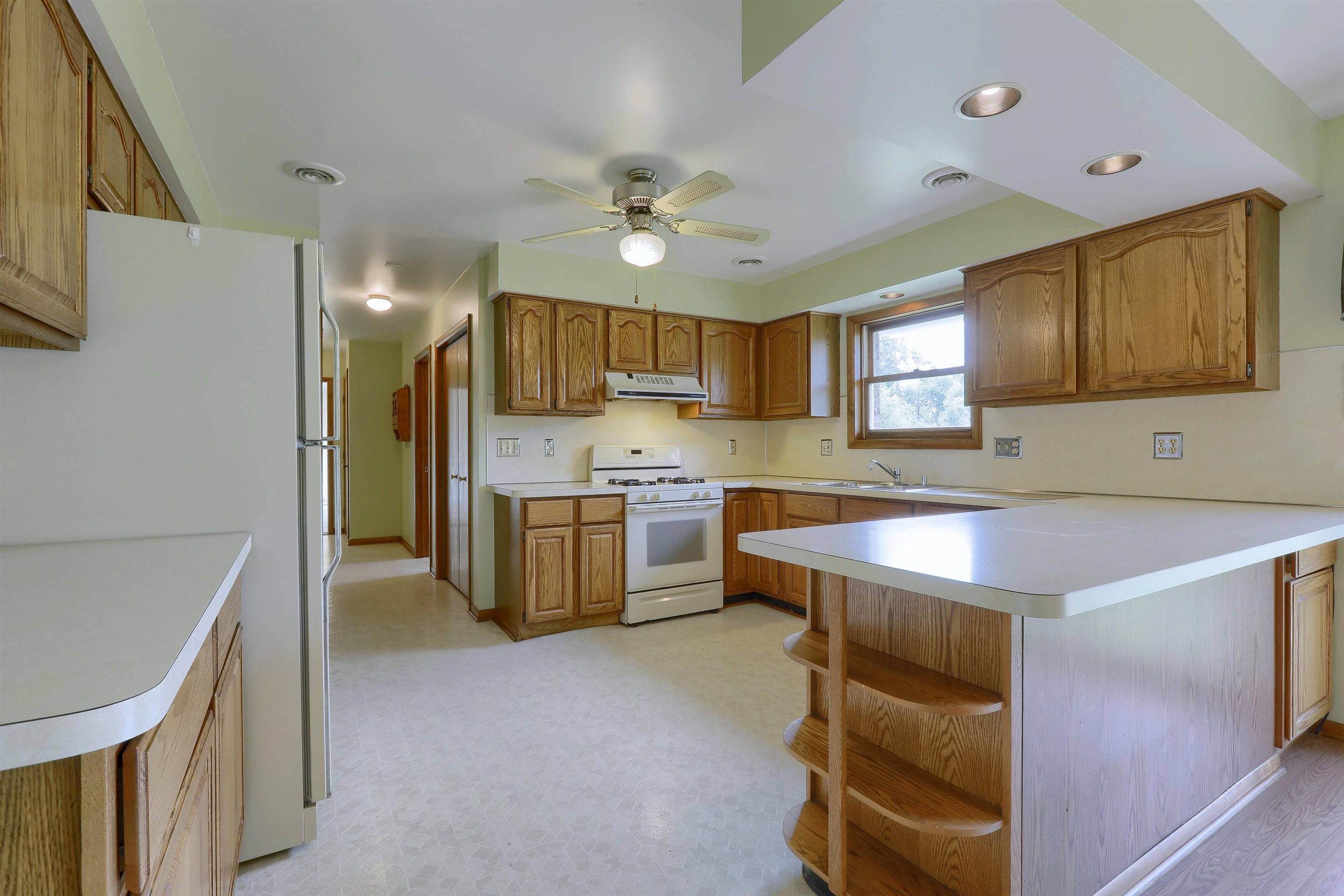 2734 East Wattles Road Troy, MI 48083 - Photo 11 of 44
