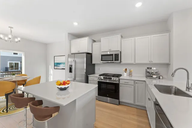 $383,990 | 1526 Traverse Lane, St. Paul, MN 55118