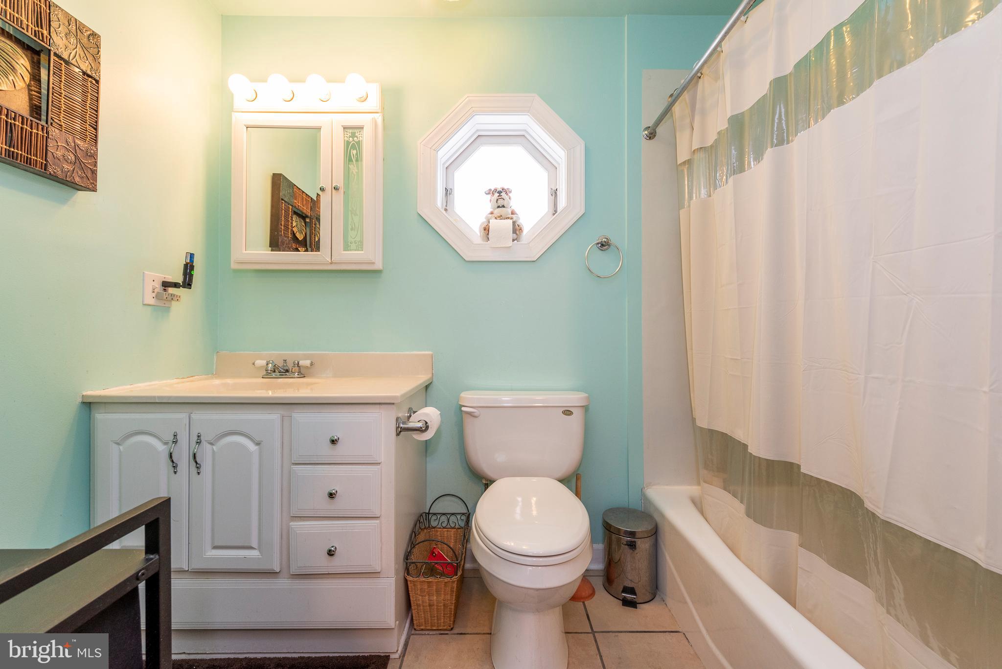 2229 Holly Neck Road Baltimore, MD 21221 - Photo 57 of 89 Bath (outside guest house)