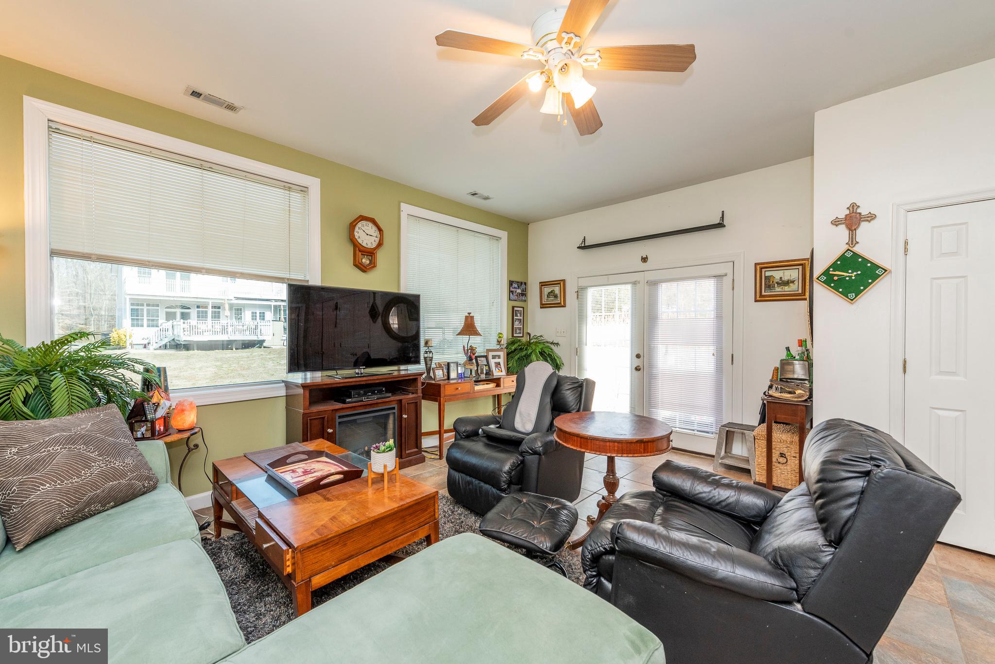 2229 Holly Neck Road Baltimore, MD 21221 - Photo 62 of 89 Family Room (outside guest house)