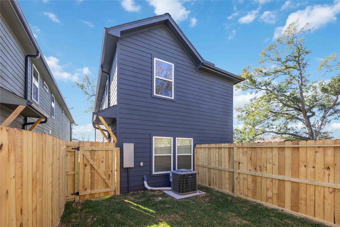 5809 Senior, Unit A Houston, TX 77016 - Photo 15 of 15 Spacious backyard green space