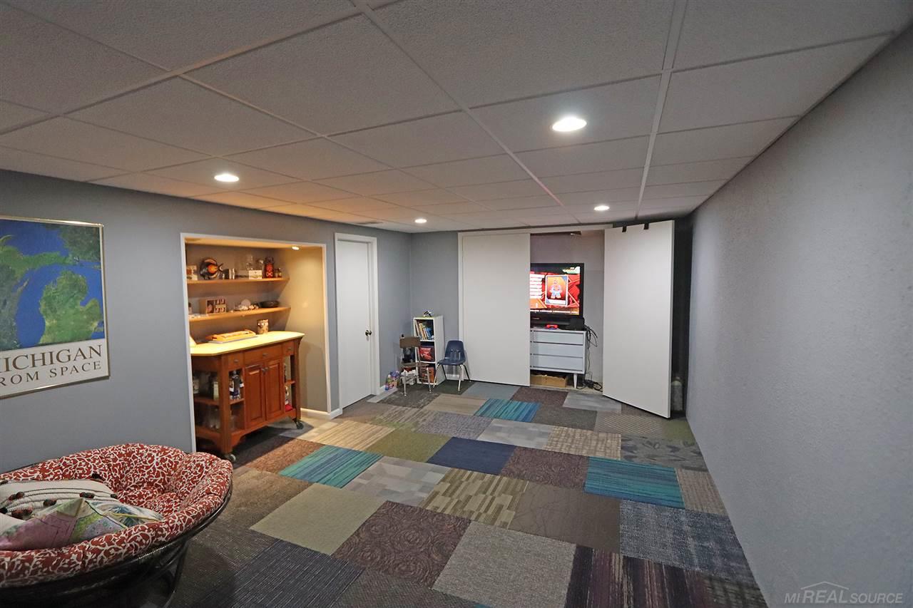 23325 Rochelle Street Macomb, MI 48042 - Photo 56 of 67 50011272-55.JPG