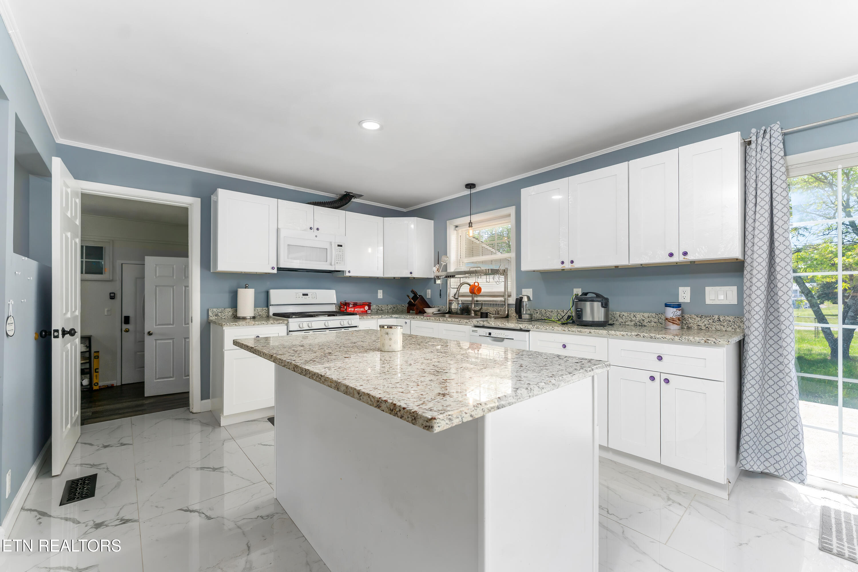 209 Chaho Road Knoxville, TN 37934 - Photo 4 of 20 _DSC1406-Edit