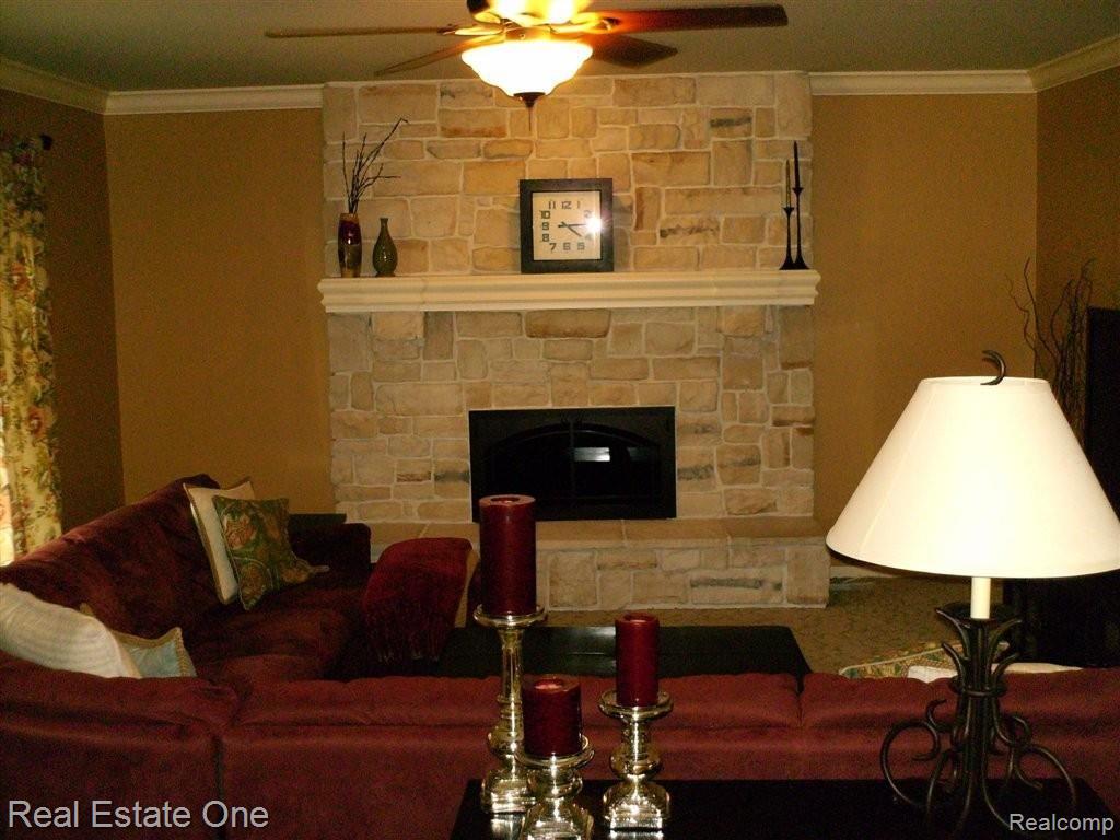 2291 Chippenham Chase Rochester, MI 48306 - Photo 12 of 30 Family Room