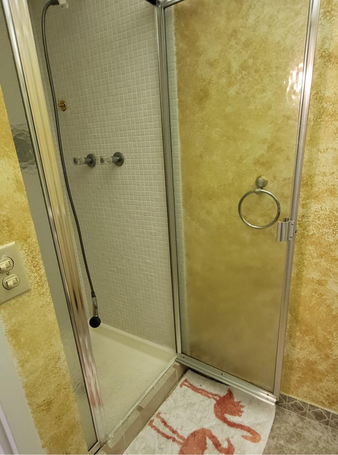 141 Saxony Drive, Unit 141 Delray Beach, FL 33446 - Photo 12 of 14 Bathroom 2