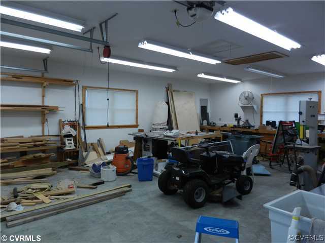 1805 Stevie Road Sandston, VA 23150 - Photo 11 of 11 Parking Lot/Garage - 34x24 Garage/Workshop. Finis