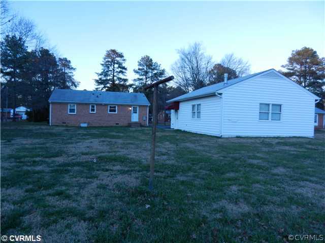 1805 Stevie Road Sandston, VA 23150 - Photo 2 of 11 Exterior Back - Large Rear lot - minimal expense t