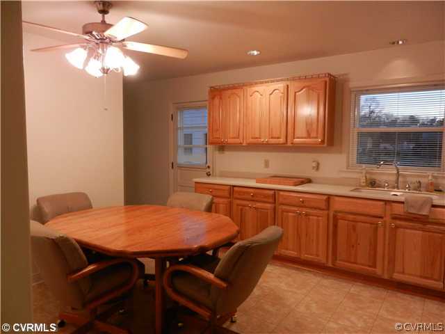 1805 Stevie Road Sandston, VA 23150 - Photo 4 of 11 Kitchen - 13x12 Eat-in Kitchen Like New Linoleum f