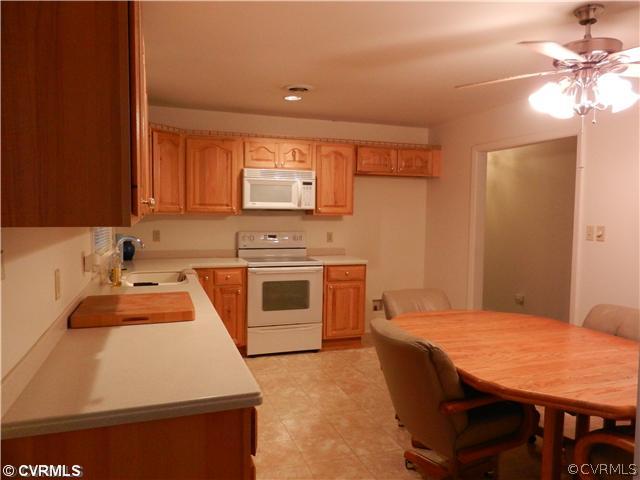 1805 Stevie Road Sandston, VA 23150 - Photo 5 of 11 Kitchen - 13x12 Eat-in Kitchen: Corian countertops