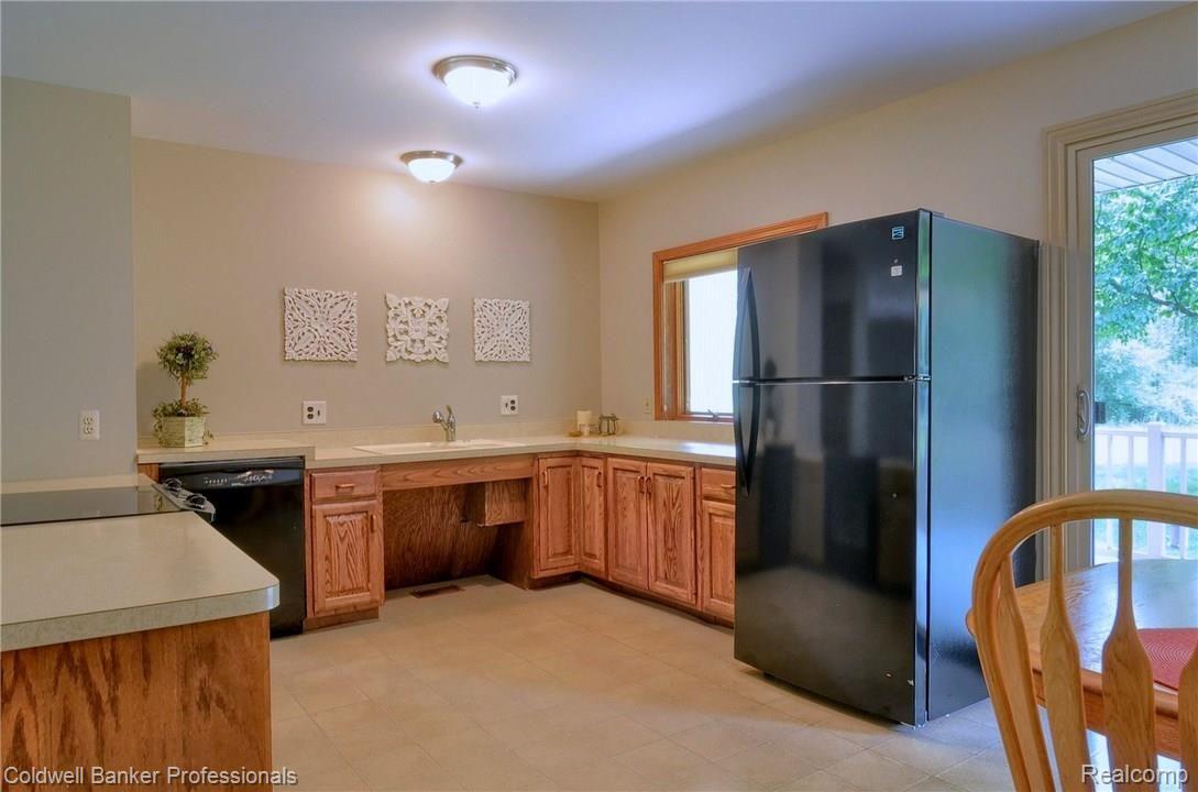25452 Johns Road South Lyon, MI 48178 - Photo 10 of 34 009-Kitchen_2nd_View.jpg