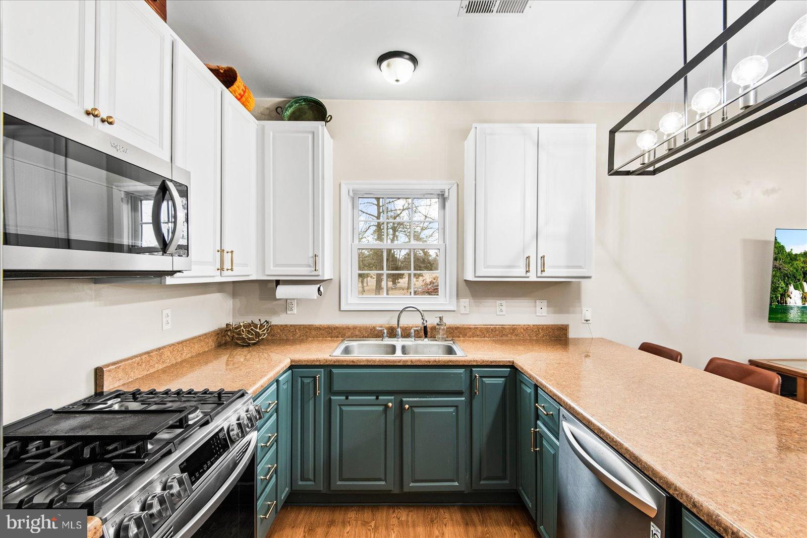 11310 St Just Road Unionville, VA 22567 - Photo 11 of 40 Modern kitchen with stylish cabinetry.